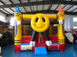 How Does the Size of the Jumping Castle Affect the Number of Installers Needed?